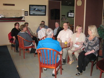 iltaisin tarinat kuultiin ja vitsejä kerrottiin