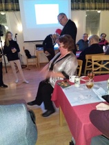 Mirja esittää antaumuksella Arkihuolesi kaikki heitä.