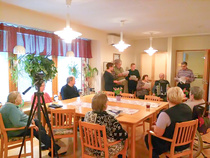 Laulamassa Riitta, Hannes, Kalevi, Aino ja Risto