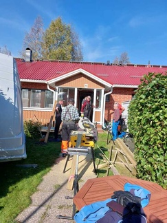 Mikäpä on rakentaessa, kaunis loppukesän päivä ja hyvä seura.