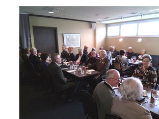 Kaikki eivät millään mahdu samaan kuvaan, ehken ei kahteenkaan