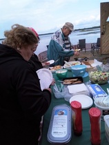 kalaa järvestä, pottuja omasta maasta