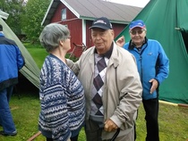 Kunniapuheenjohtaja Osmo Ylänne tuli tervehtimään Arjaa ja Hanskia ja kaikkia muitakin.