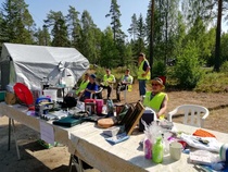 Arpajaisvoitot pöydällä ja myynti voi alkaa.