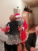 Inkeri sai joulupukilta halit.