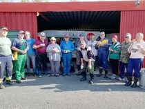 aika monta ehti ryhmäkuvaan, vikkelimmät kuka missäkin