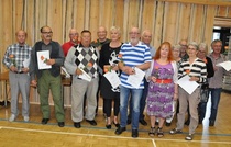 Aarne Konttinen otti osaa karaokekilpailuun, kuvassa karaokekilpailun osallistujat
kuva Jorma Jylhä