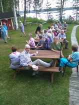 Siekkisen rannalla illanviettoa. Grillimakkaroihin oli meidän tyytyminen kun oli palovaroitus voimassa.