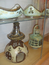 Ritva Väisäsen keramiikkaa.