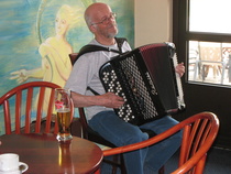 Paavo soittelee iltaisin meidän iloksi