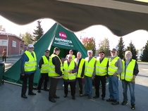 Kahvikota ja tarjoilupöydät on rakennettu lauantaina aamulla aikaisin.