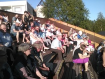 Kesäteatterissa katsottiin Vuokravaimo, olipas hulvaton komedia.