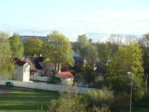 ympäristössä on hiukan jo kesän vihreää