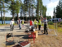 Valkeisella Sangilla. Siihen se toripaikka alkaa rakentua.