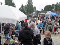 torilla viihdyttiin, monipuolista ohjelmaa oli sopivasti