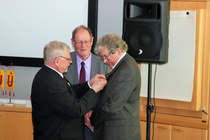 Tunnustusmitali ansiokkaasta työstä