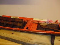 Utajärven 150-v juhlavuoden muistoksi tehty tervavene, rakentajat Sulo Keränen ja Timo Hamari.