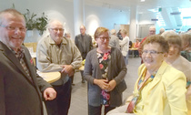 Mukana juhlassa Esko, Väinö, Eeva, Kaisu ja Jaana, Outi kameran takana